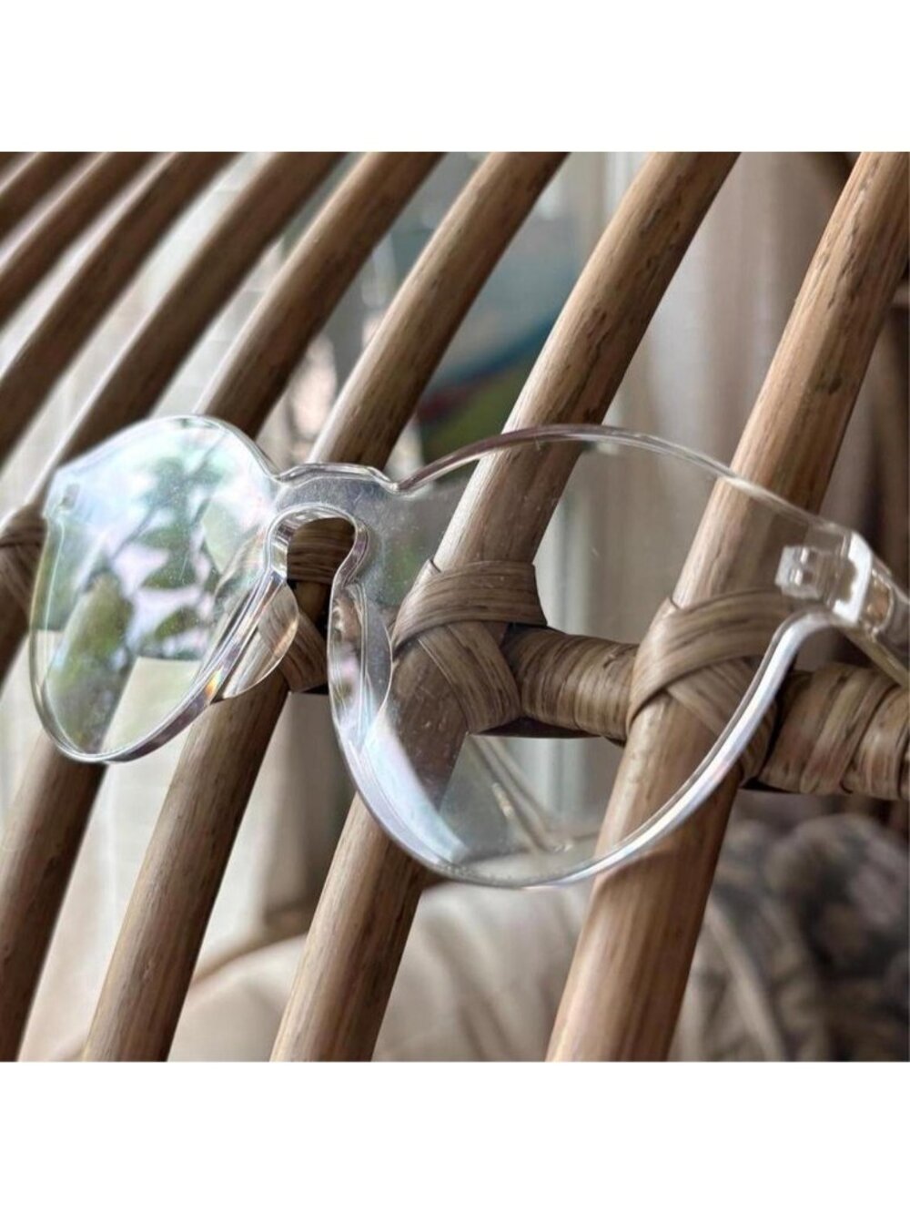 round clear frameless glasses